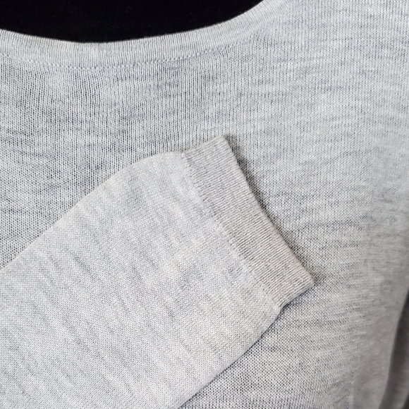 H&M Basic long sleeve, round neck, gray lightweight sweater top. Sz XS - Picture 5 of 10